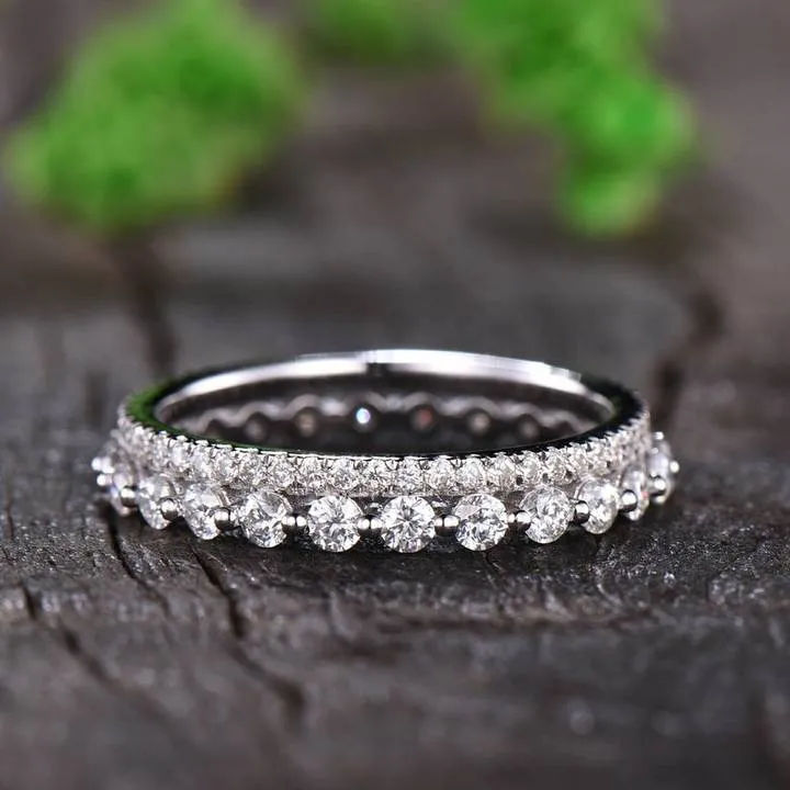 Exquisite Women's Wedding Band In Sterling Silver